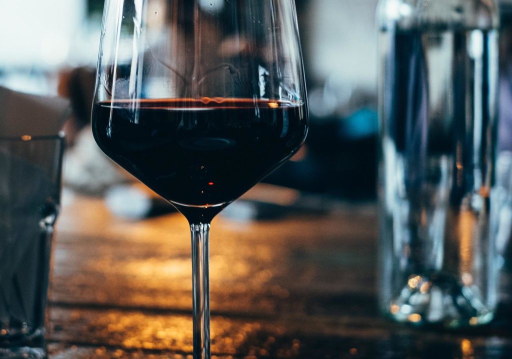 Combien de verres dans une bouteille de vin de 75cl ? – Château de